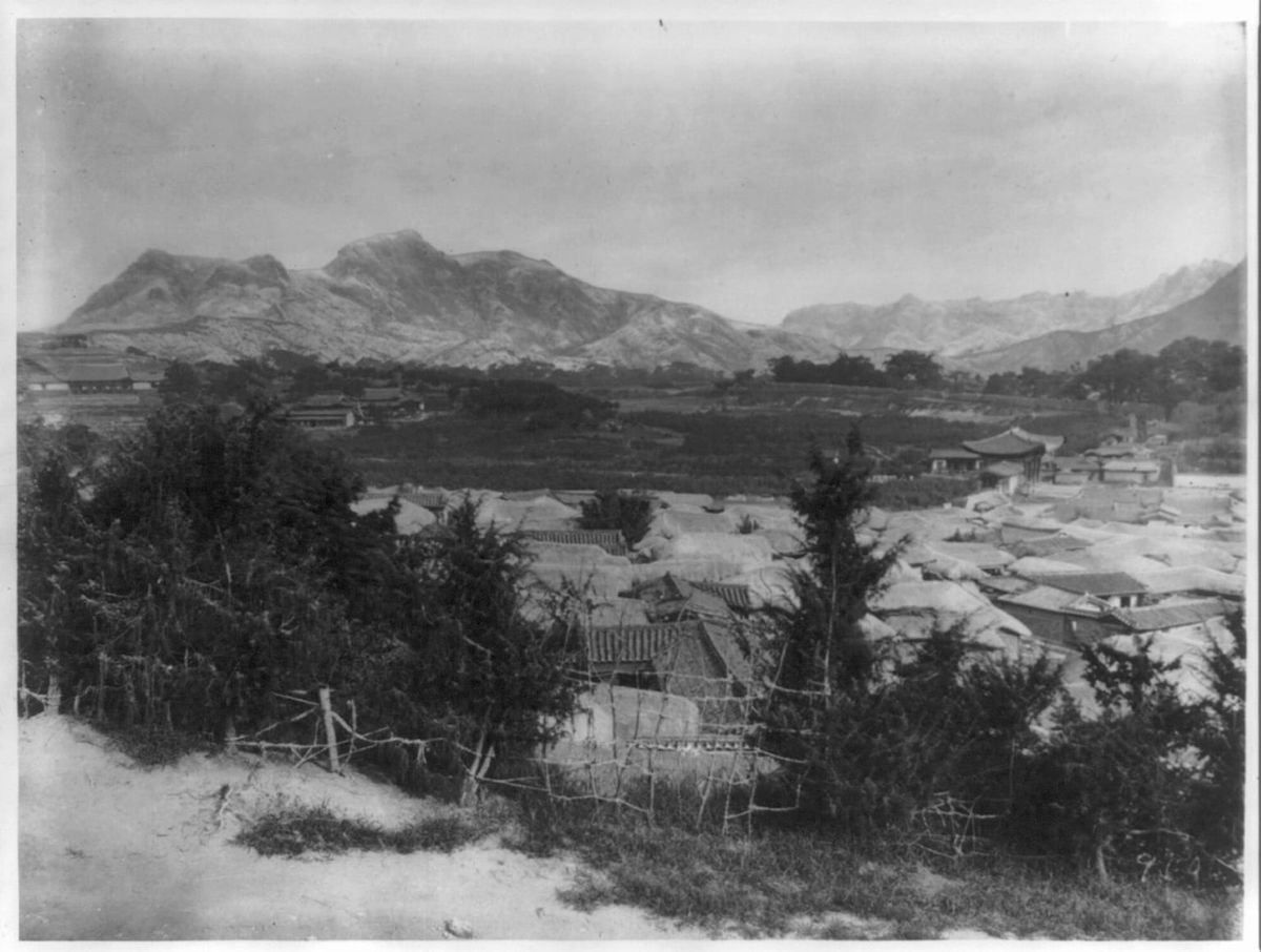 A panoramic view of Seoul and its surrounding mountains in 1895, photographed from the Russian Legation.