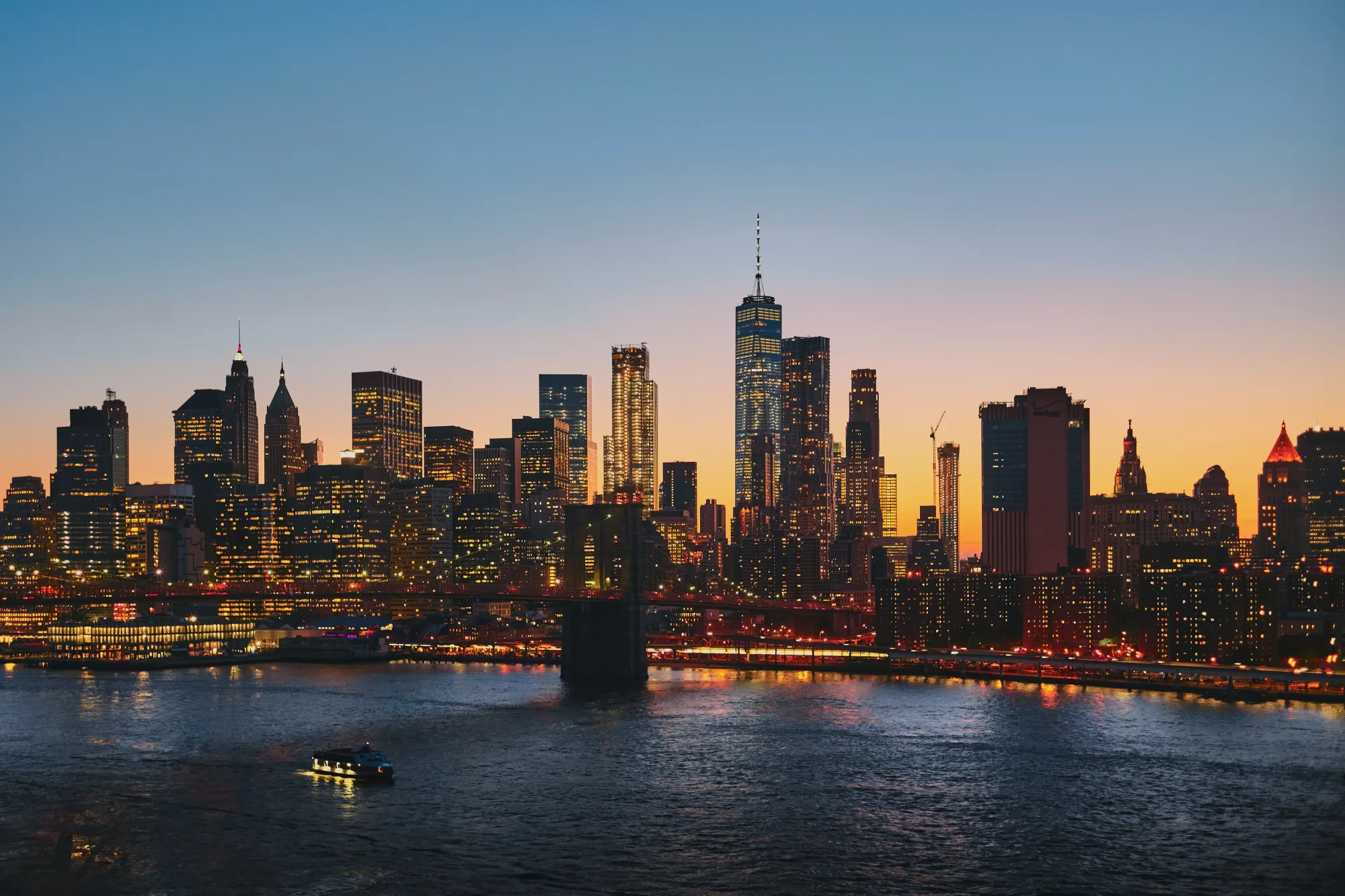 Manhattan skyline with the iconic Brooklyn Bridge
