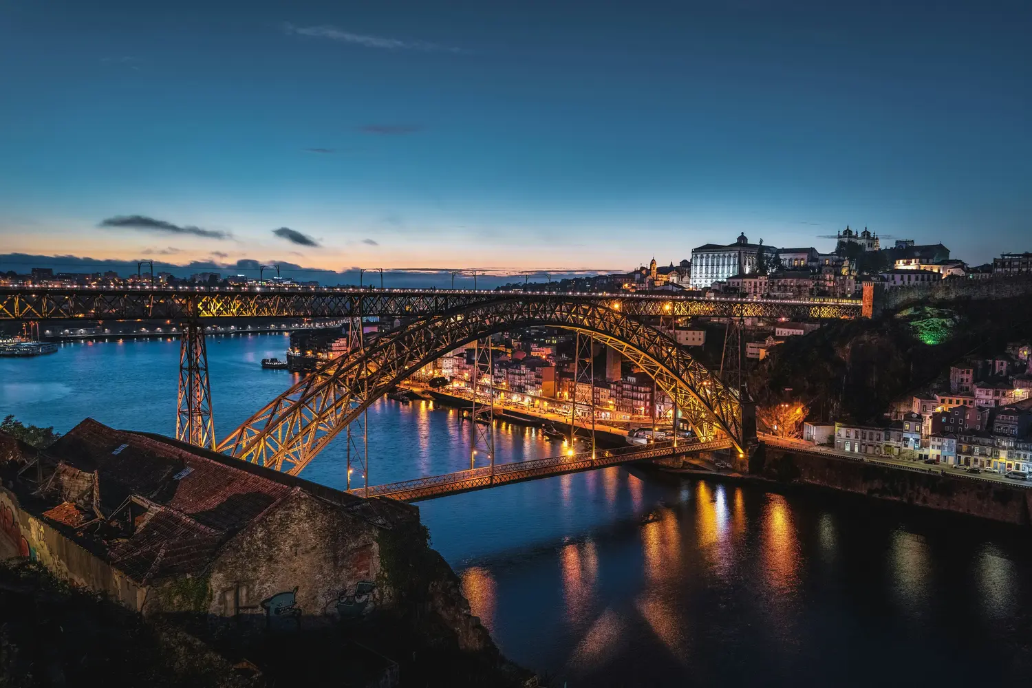 Dom Luís I Bridge spanning the Douro River in Porto, Portugal