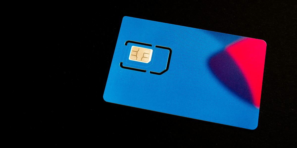 How to switch a SIM card in an iPhone: Physical & eSIM Guide