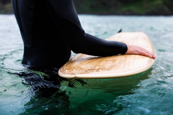À la recherche d'une planche de surf en bois française