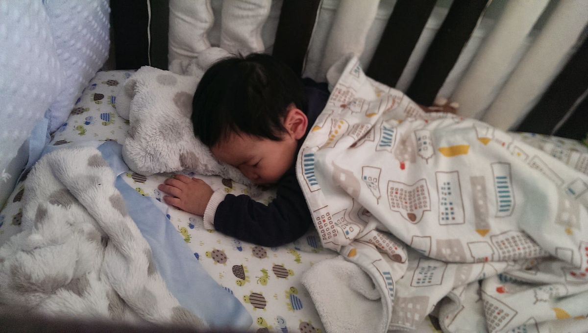 1Y2Ms 睡覺開始黏媽媽