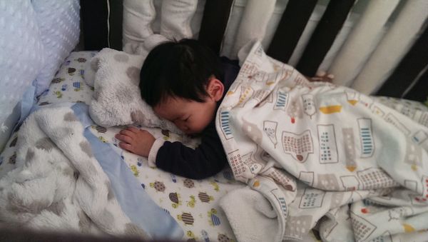 1Y2Ms 睡覺開始黏媽媽