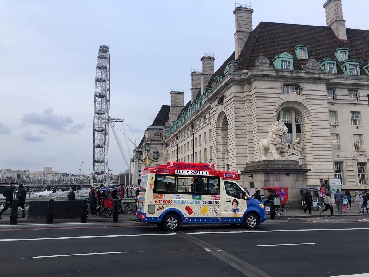 Lambeth urged to take action on Westminster Bridge gambling