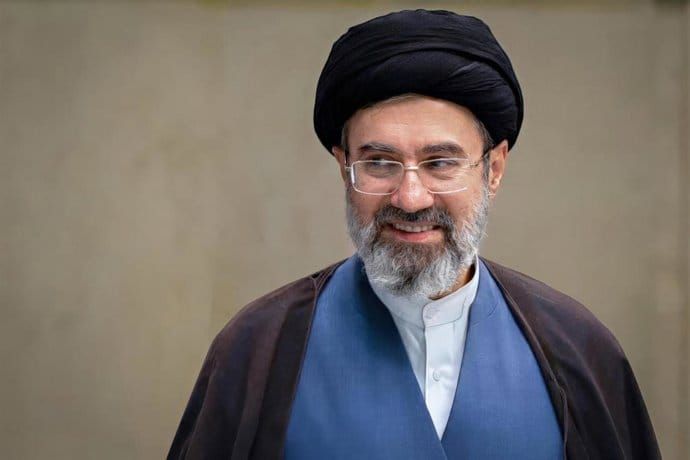 Jamenei afirma que el futuro del Golfo Pérsico será uno "sin presencia de EU, salvo si es en el fondo del mar"