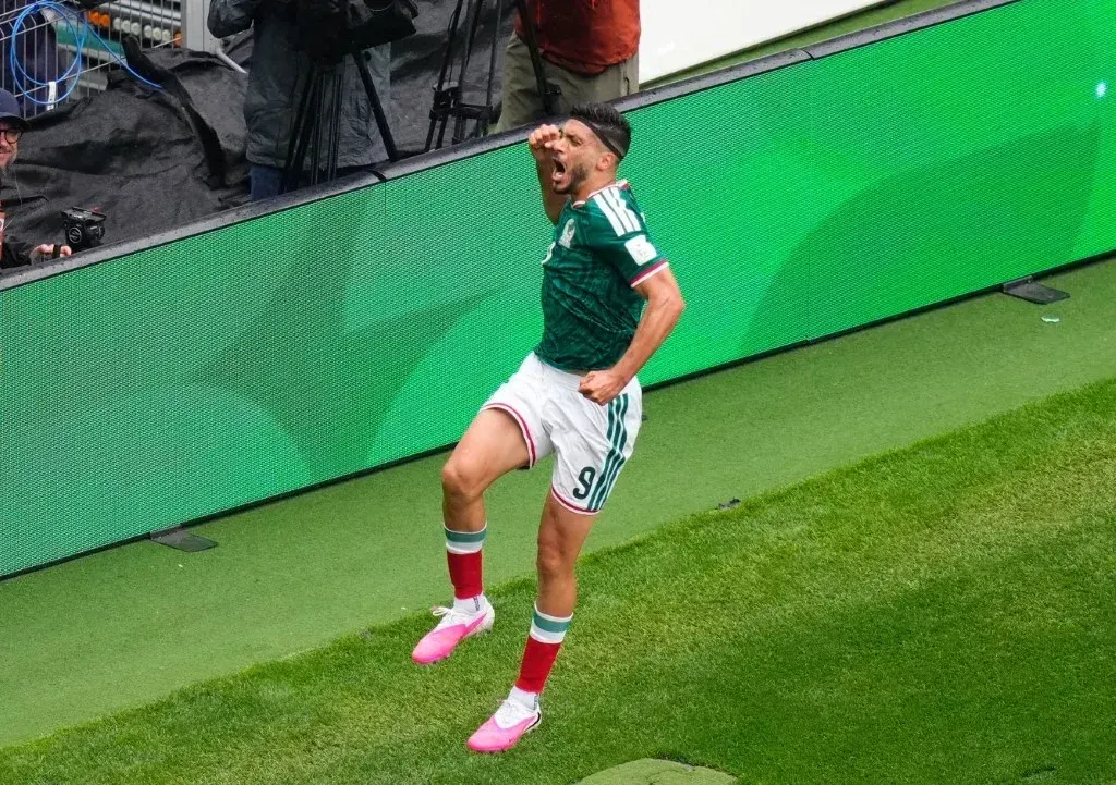 México gana México a Sudáfrica; es la primera vez que triunfa en un partido inicial