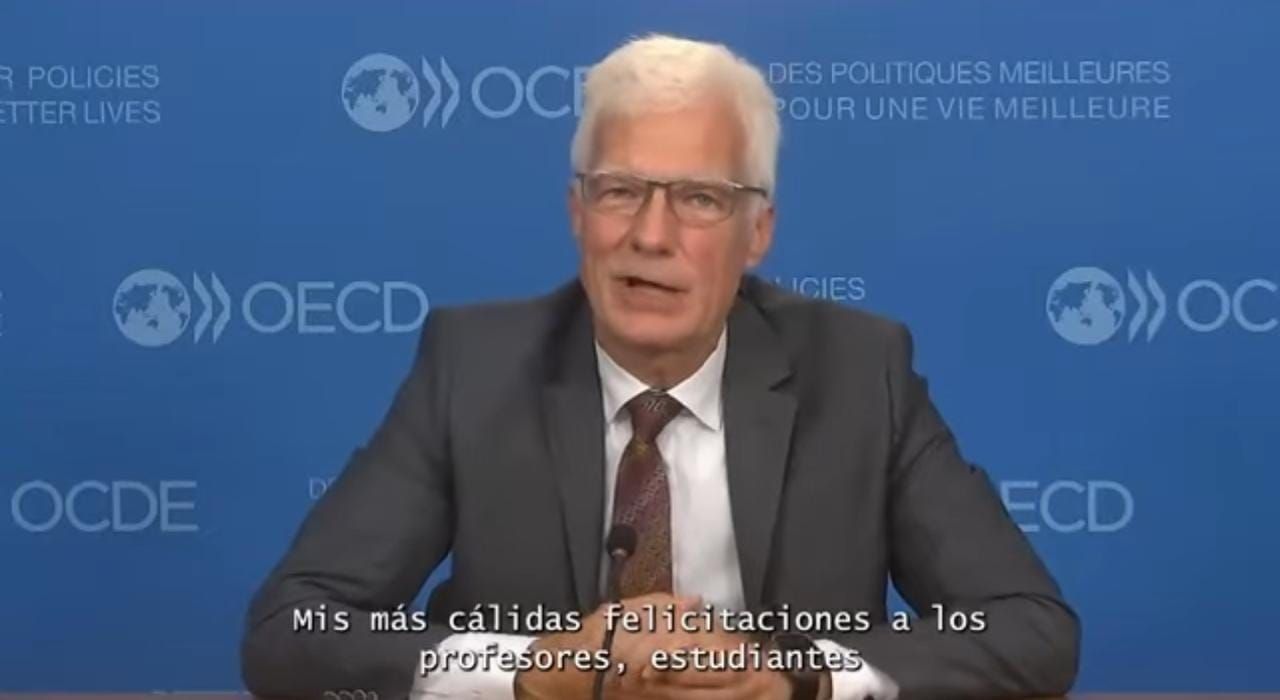 Andreas Schleicher, director de educación de la OCDE, destaca resiliencia y avances del sistema educativo mexicano ante los resultados de PISA