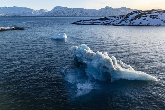 Los icebergs son menos propensos a derretirse cuando se agrupan