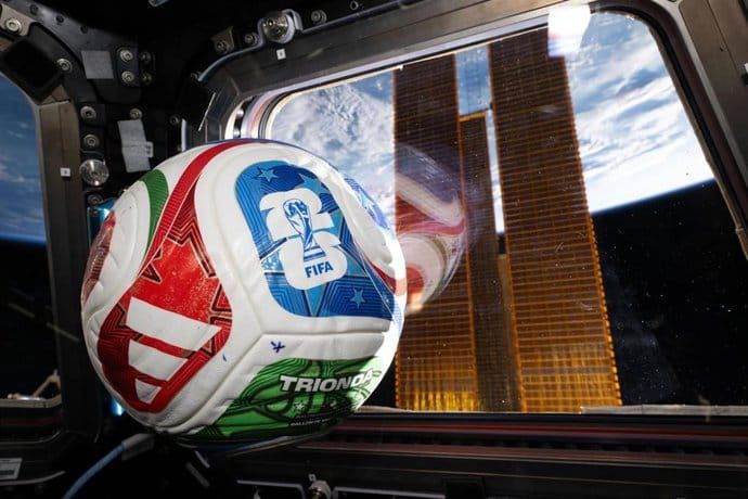 La NASA envía el balón oficial del Mundial al espacio