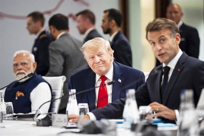 Trump afirma que Ormuz se reabrirá "en un día o dos" y recalca que EU no está obligado a invertir en Irán