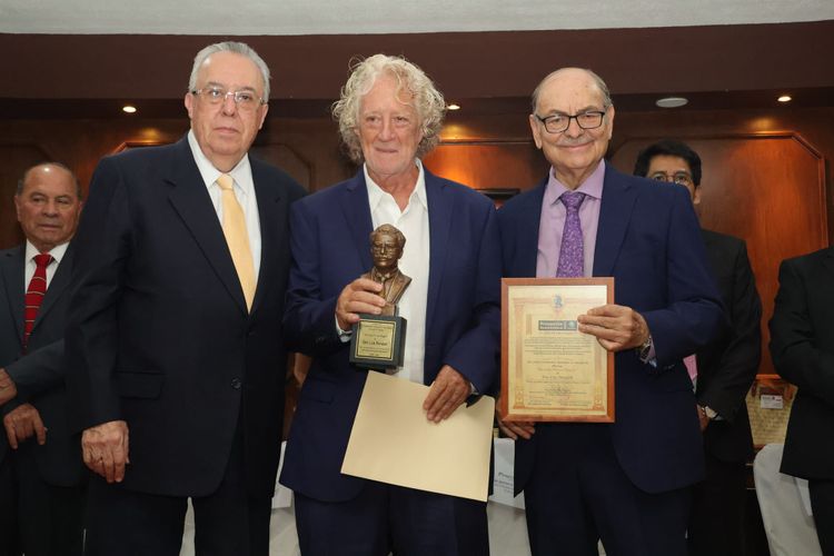 Luis Mandoki recibe la Presea “Ricardo Flores Magón” y reivindica la libertad de expresión