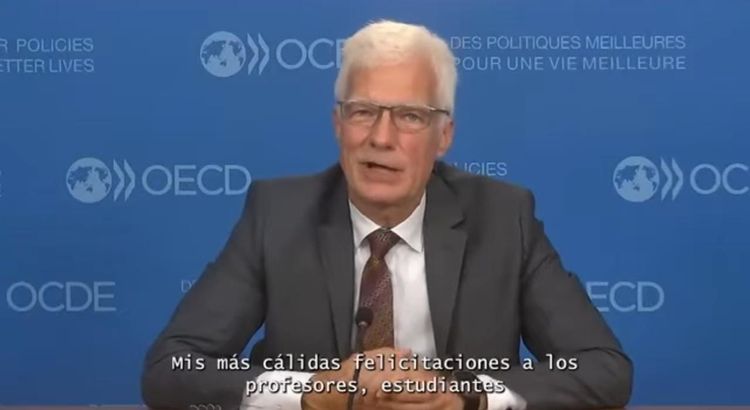 Andreas Schleicher, director de educación de la OCDE, destaca resiliencia y avances del sistema educativo mexicano ante los resultados de PISA