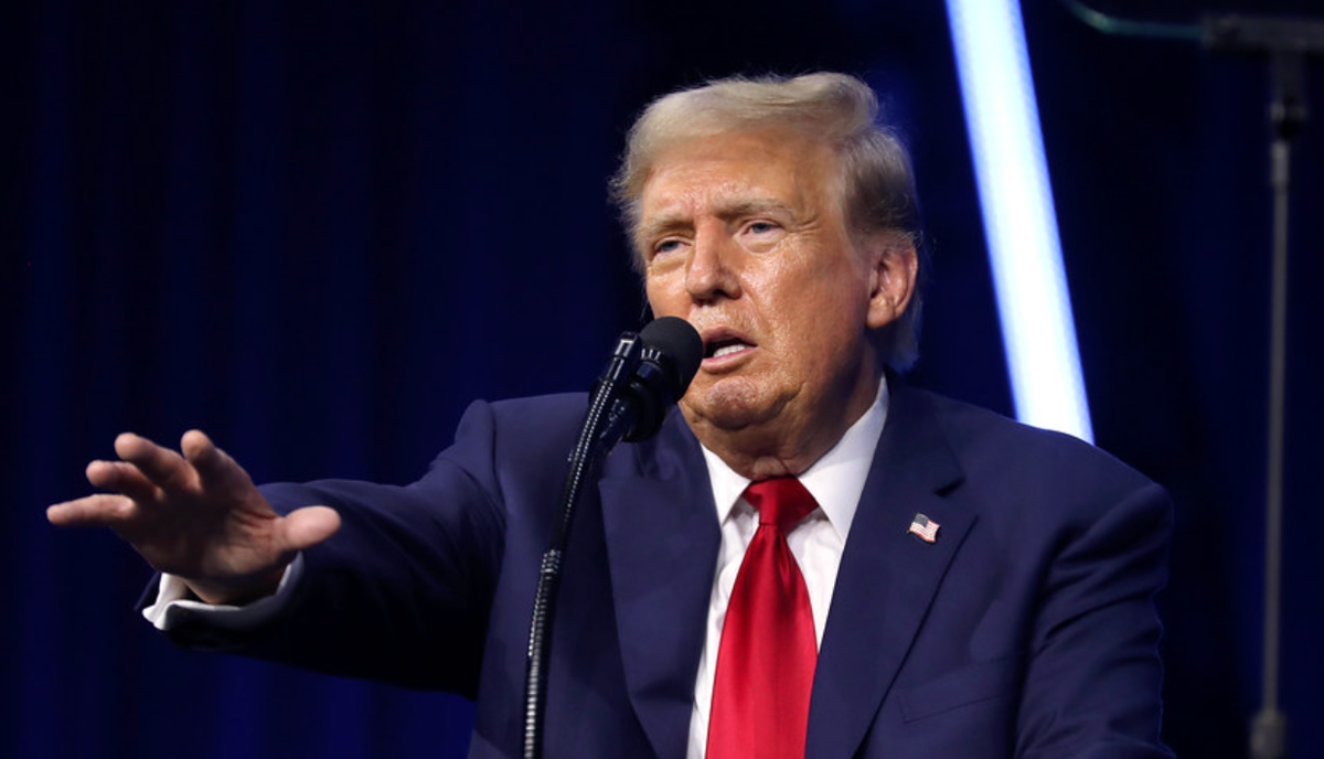 Most Savage Roasts Yet: Trump Tears Into Absent Kamala, Doug Emhoff, and Tim Walz in Front of Leading Democrats