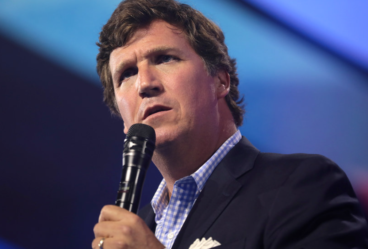 Tucker Carlson Secures Top Spot in Apple’s 2024 Podcast Rankings