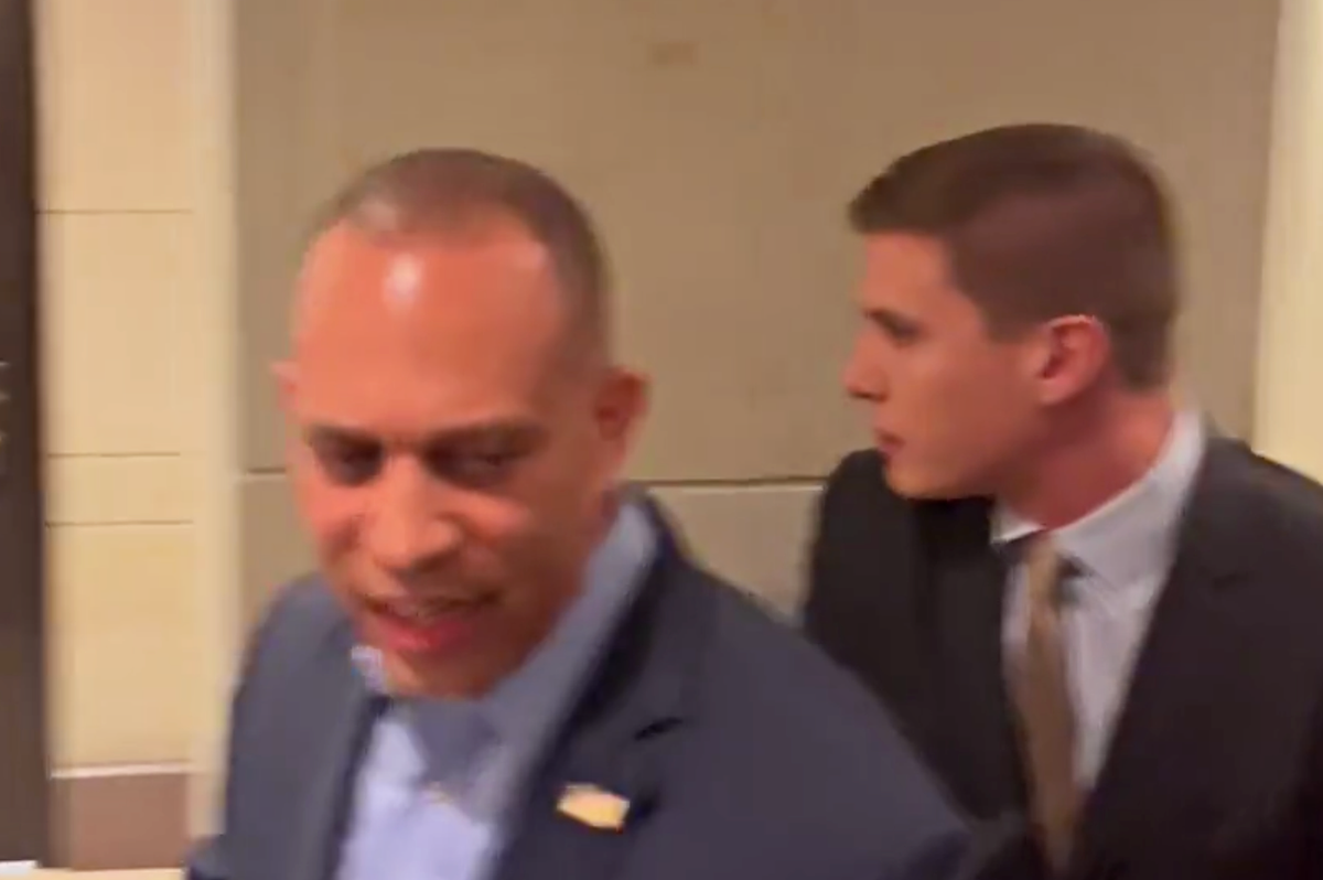All Hell Breaks Loose LIVE on Fox As Jeffries Goes To Blows With Reporter