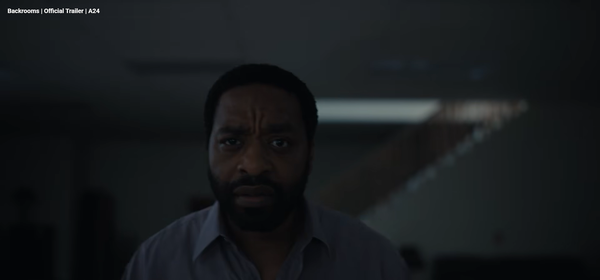 „Backrooms“ im Stream: Wann startet der A24-Horror-Hit endlich in Deutschland?
