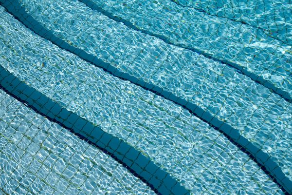 Exklusives Frauenschwimmen in Salurn: Bürgermeister bezieht Stellung in Debatte