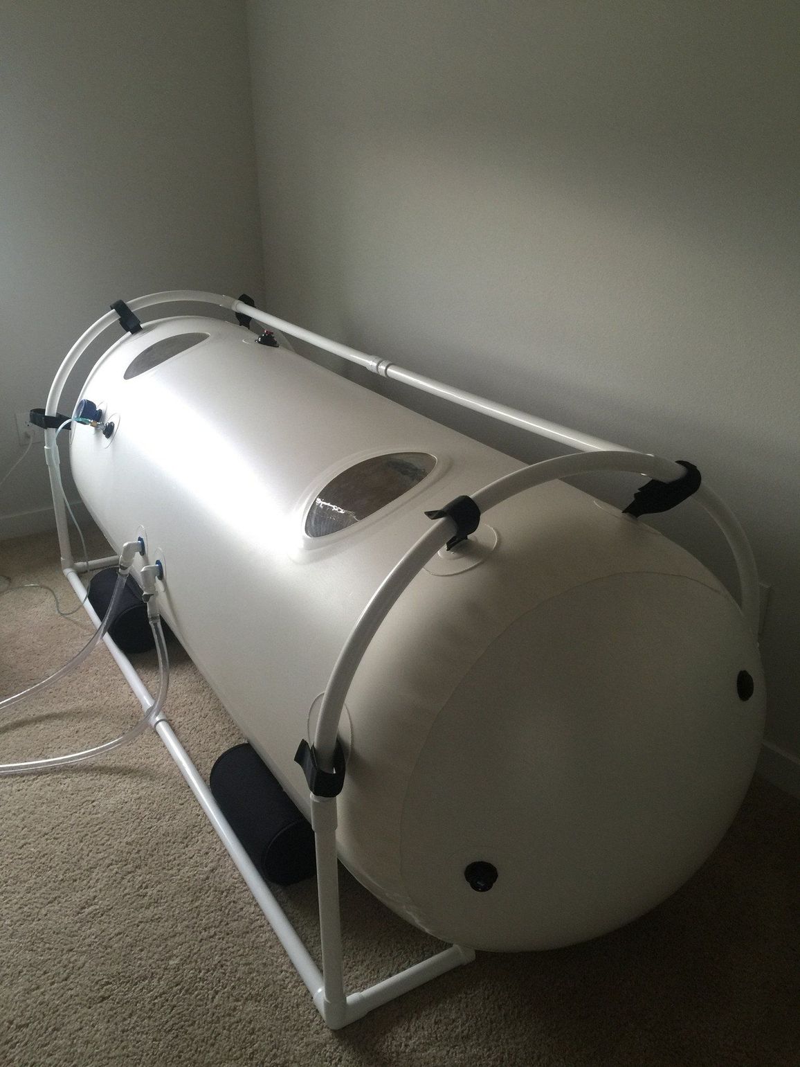 SLEEPING IN A HYBERBARIC OXYGEN CHAMBER, ONLY WITH PROPER SUPERVISION!