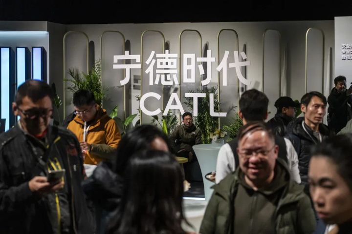 When Wall Street Meets the Wall (TWIF - China 04/24)