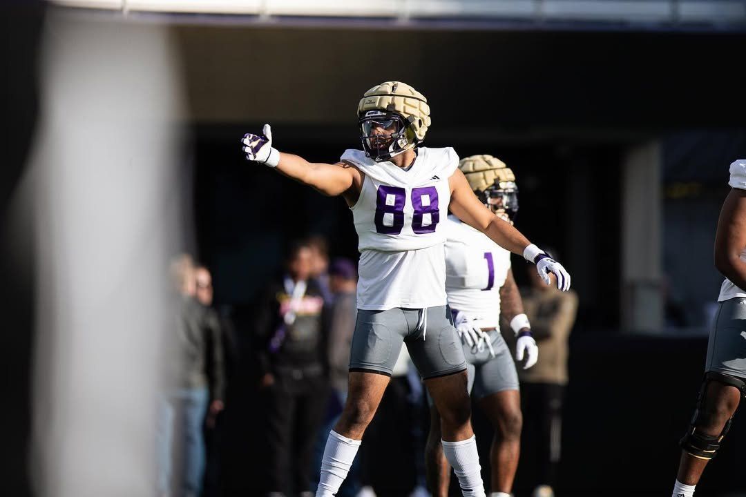 Analysis: Huskies’ Talented Tight Ends Must Stay Healthy