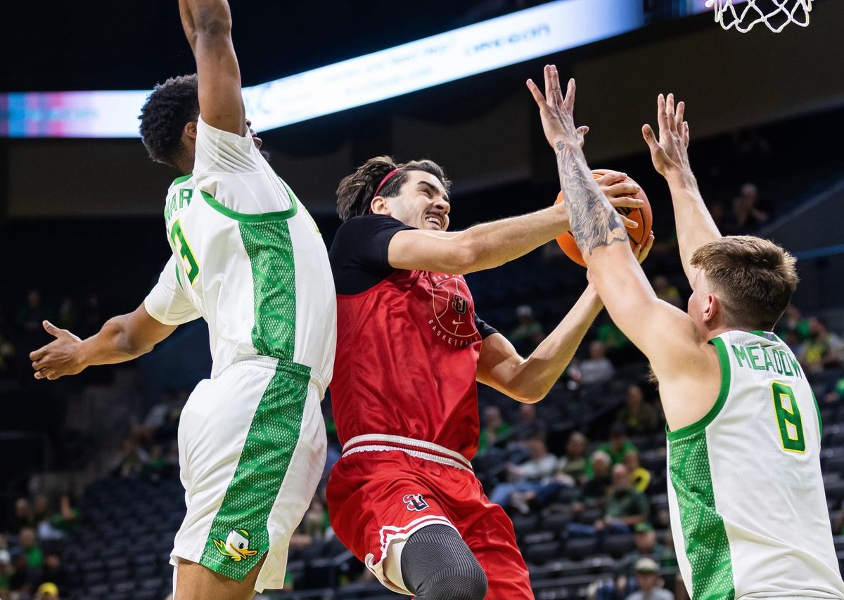 Takeaways: Mason Williams Shines in Debut, Redhawks Earn 71-65 Exhibition Win Over Ducks