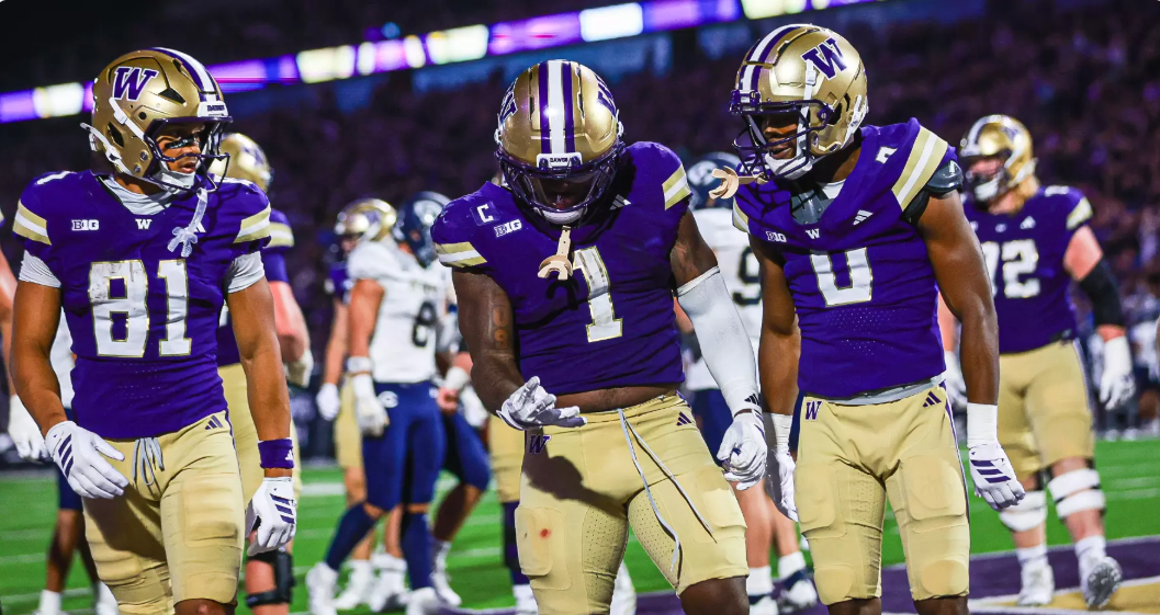 Huskies Put on a Show, Dominate UC Davis 70-10