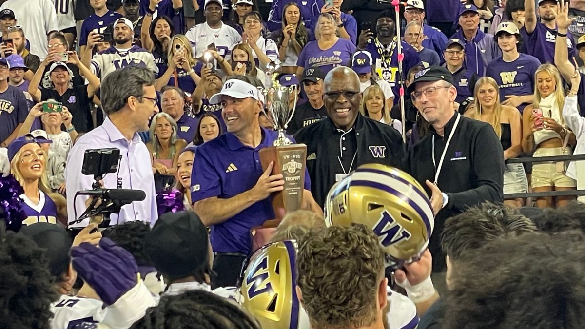 Huskies Pull Away Late for Apple Cup Blowout Over WSU