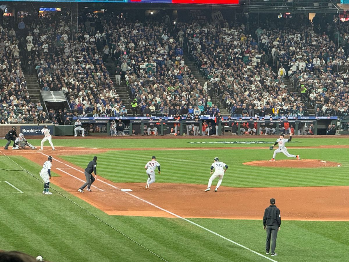 M’s Resilient Game 2 Win Showed Growth from Julio Rodríguez, Dan Wilson
