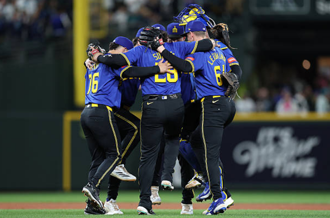 Geno Suárez, Mariners Cruise to 6-2 Win, Sweep Hapless Rockies