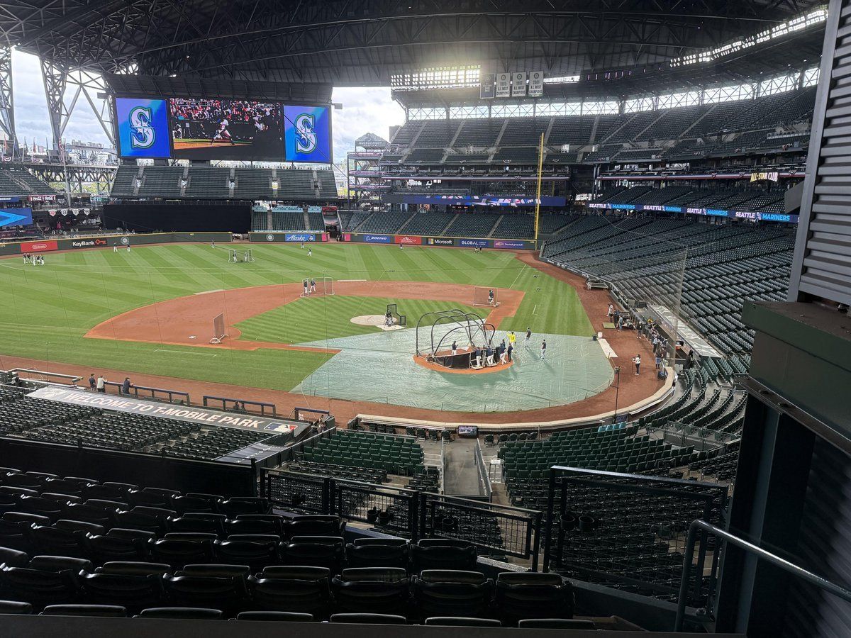 Two Notes from M’s First Midweek Scrimmage