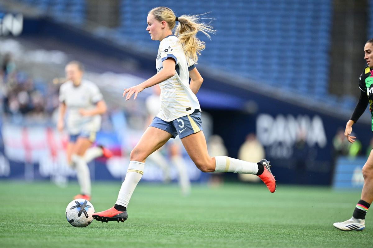 Maddie Dahlien Suffers Torn ACL, Will Miss Crucial End to Reign Playoff Push