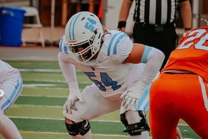 Huskies Land Commitment From Coveted 2027 Offensive Line Target Reis Russell
