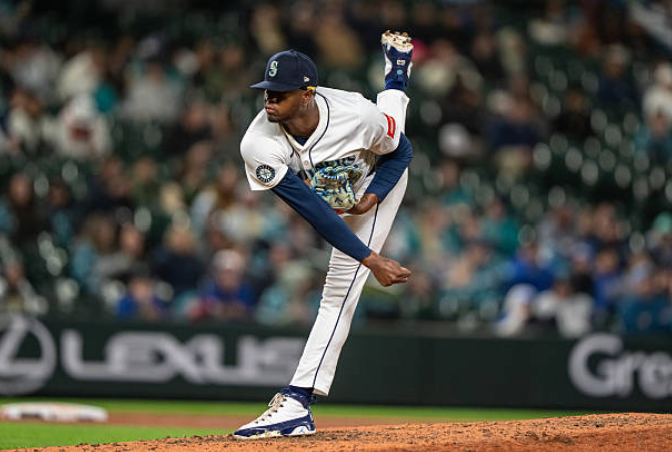 Mariners Non-Tender Santos, Thornton, Saucedo
