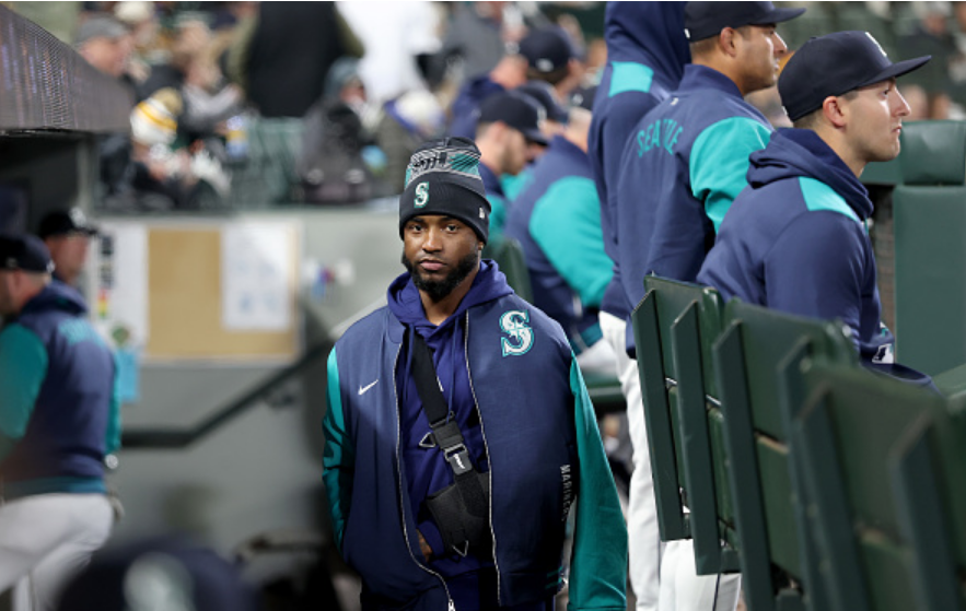 Where Victor Robles’ Injury Leaves Mariners