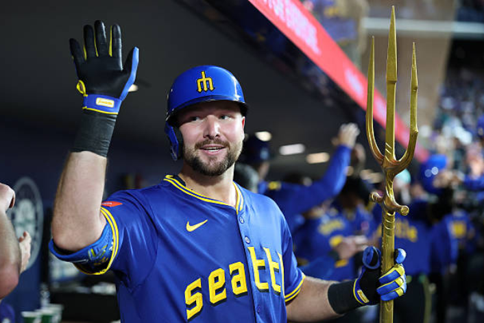 Mariners Honor Ichiro with Sixth Straight Victory, Beat Rays 7-4