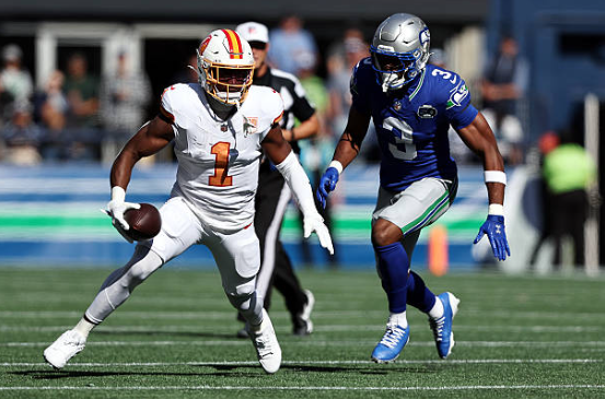 Halftime Observations: Sluggish Seahawks Score Late TD, Trail Bucs 13-7 in Low Scoring Affair