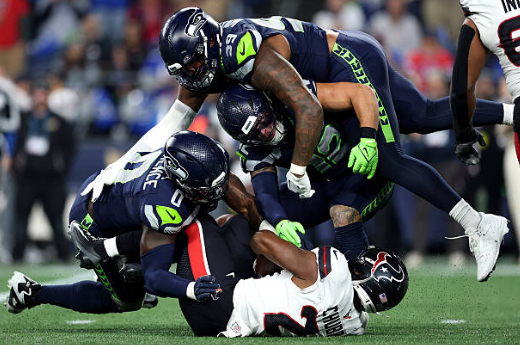 Halftime Observations: Explosives, Negative Plays Guide Seahawks to 14-6 Lead vs. Texans
