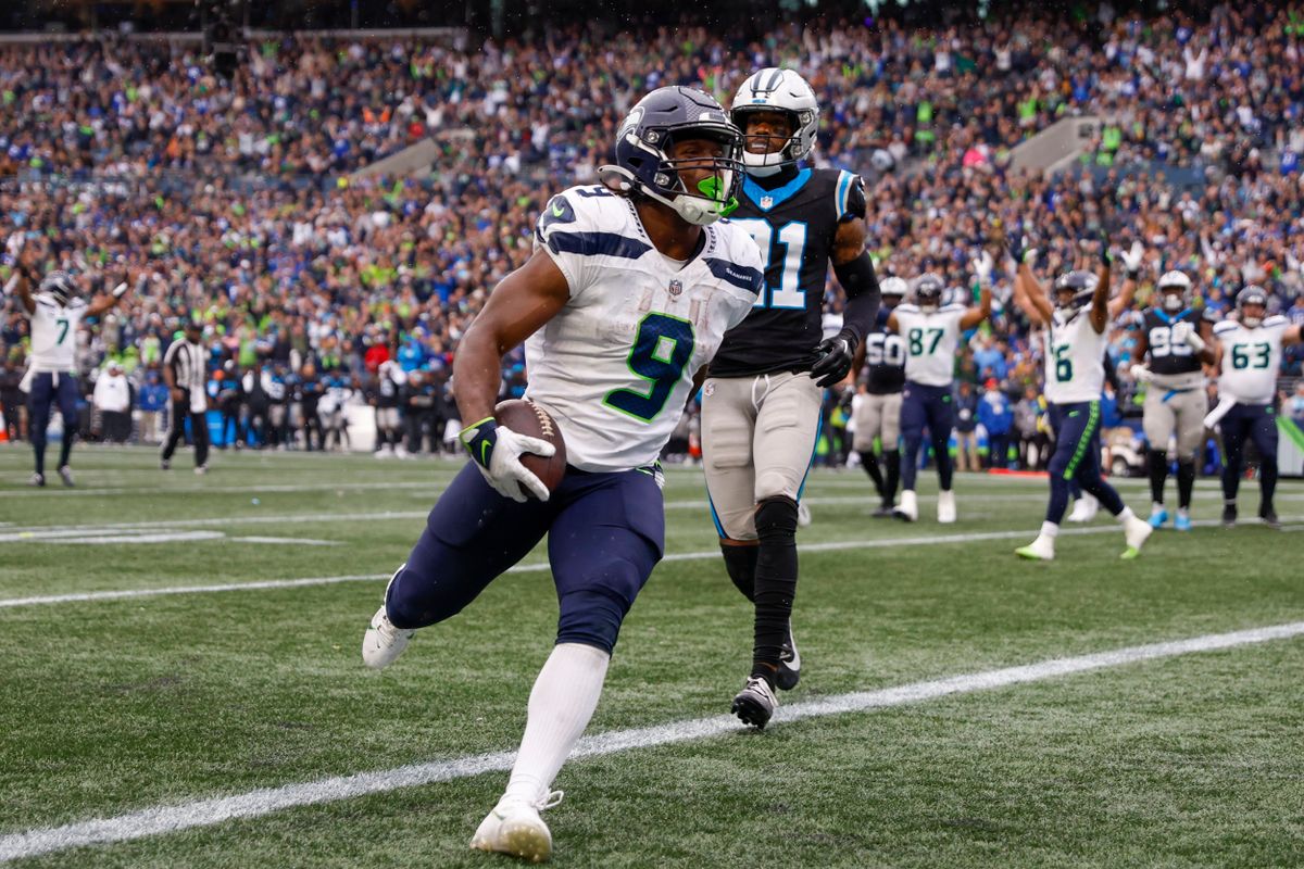 Key Matchups to Watch as Seahawks Tangle With Panthers in Battle of First Place Squads