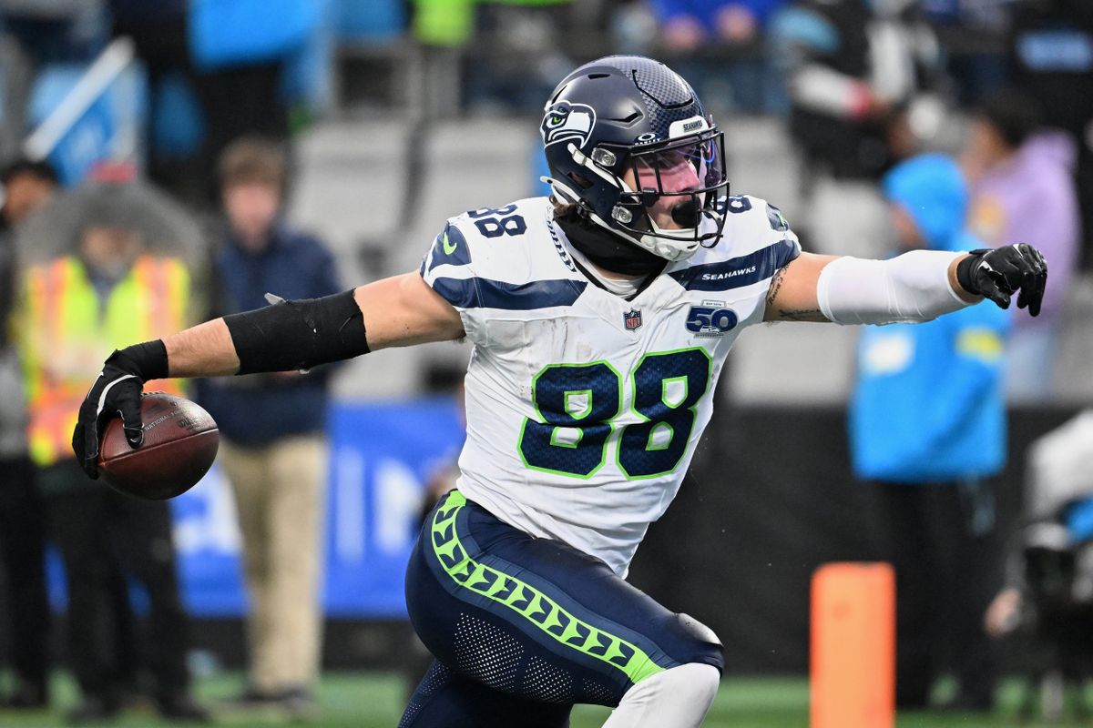Third Down Mastery Helps Seahawks Tame Panthers, Puts Team on Brink of NFC’s Top Seed