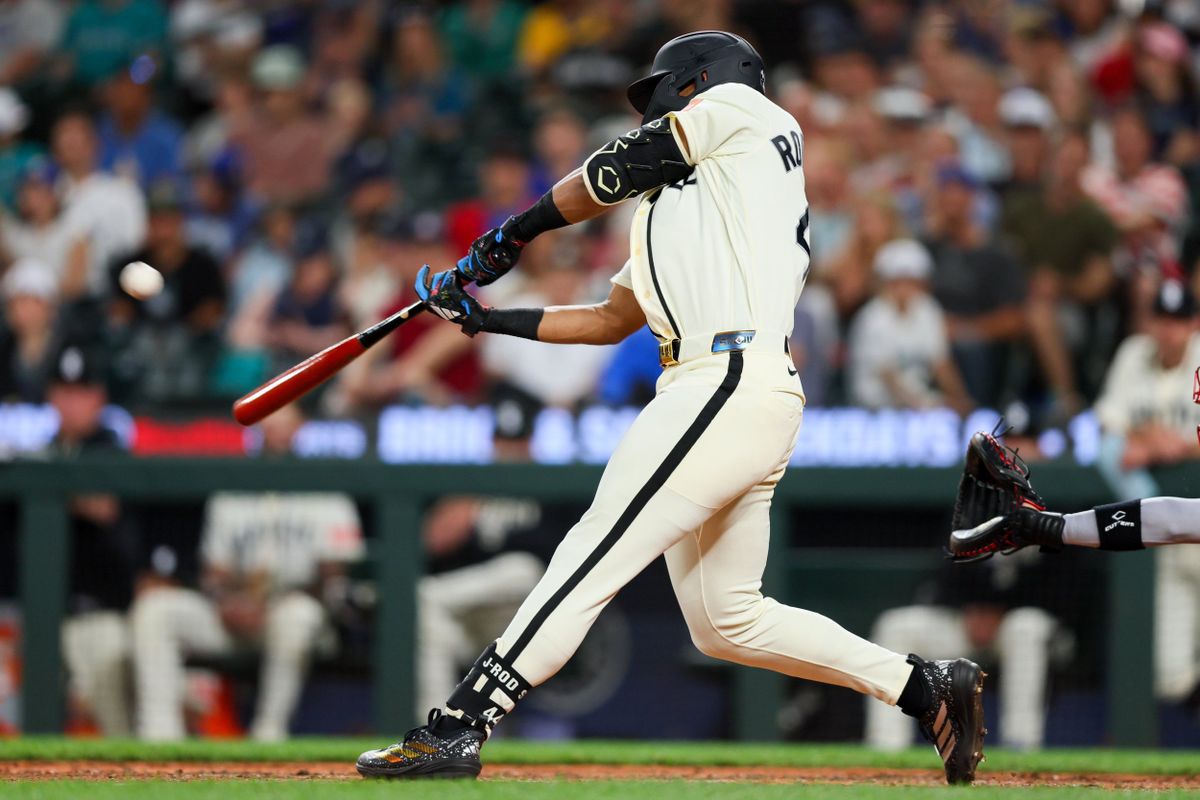 Mariners No-Hit Through 6, Late Comeback Comes Up Short in 6-2 Loss to Red Sox