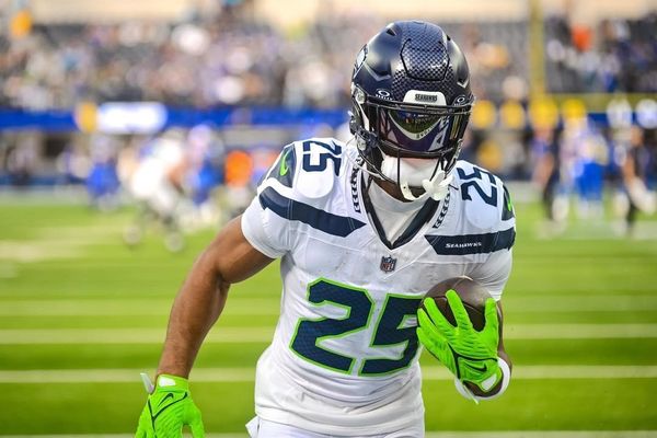 Seahawks Fear Kenny McIntosh Lost For Season With ACL Injury