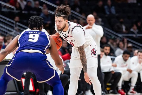Redhawks Upset Huskies 70-66, Win Second Straight ‘Battle for Seattle’