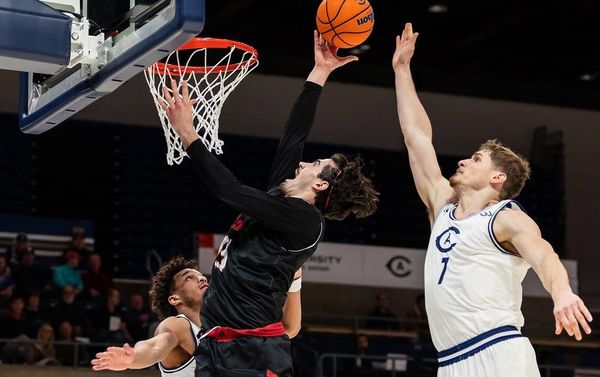 Late Free Throw Seals Redhawks’ 79-78 Victory at UC Davis, Runs Win Streak to Four Games