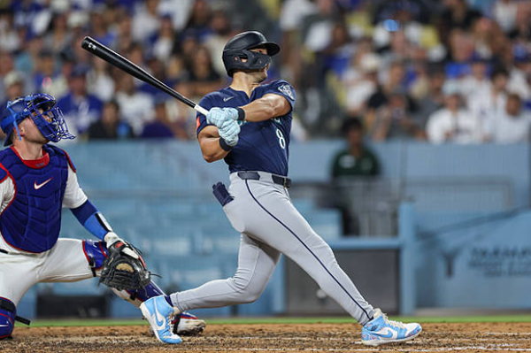 Five Mariners Homers Overcome Heavy-Hitting Dodgers in Chavez Ravine Thriller