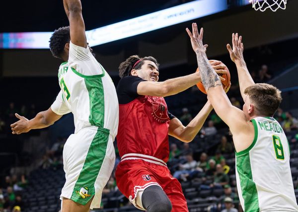 Takeaways: Mason Williams Shines in Debut, Redhawks Earn 71-65 Exhibition Win Over Ducks