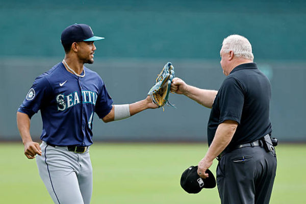 WATCH: Seattle Mariners Net Baserunner, Run Due to Infield Positioning Challenge