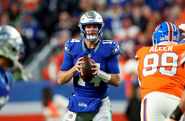 Halftime Observations: Seahawks Show Up Flat, Trail Broncos 14-3 on Thursday Night Football