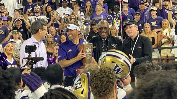 Huskies Pull Away Late for Apple Cup Blowout Over WSU