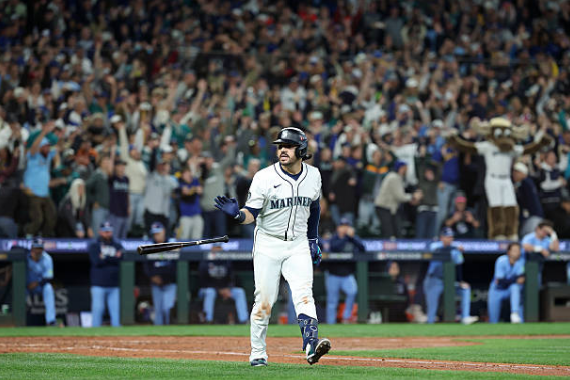 Geno Breaks Out Rye Bread and Mustard in Game 5 Thriller; M’s One Win Away from Fall Classic