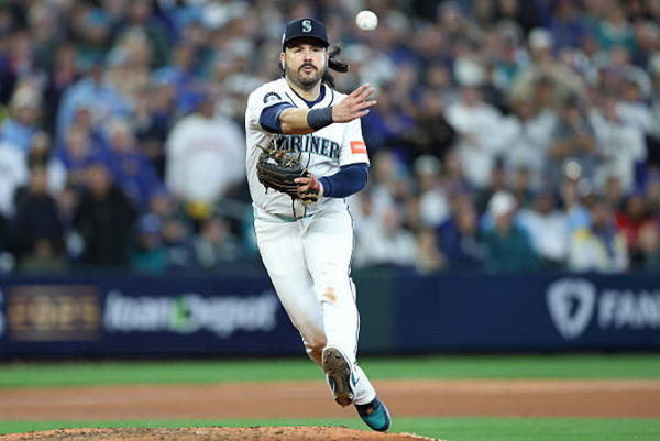 Analysis: Should Mariners Bring Third Baseman Eugenio Suárez Back for 2026 Season?